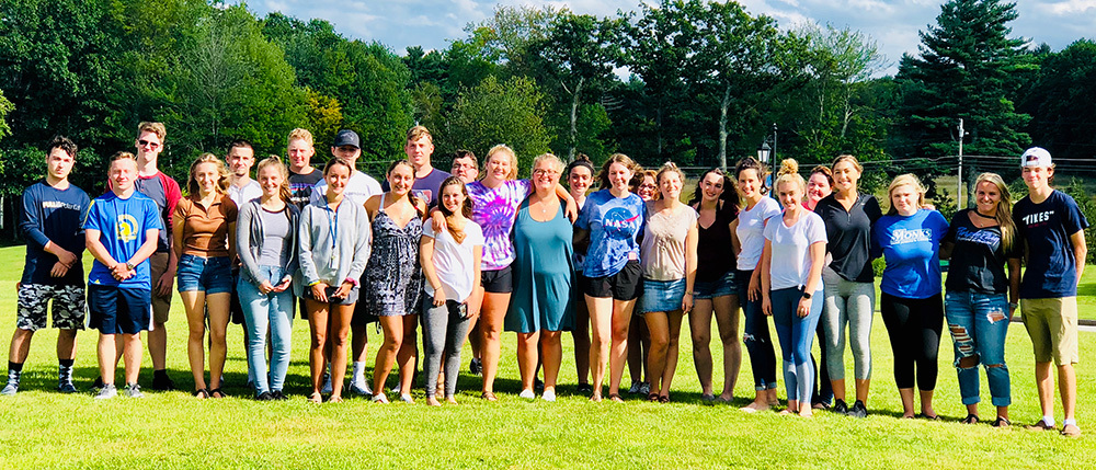 First-Year Experience seminar group photo outside